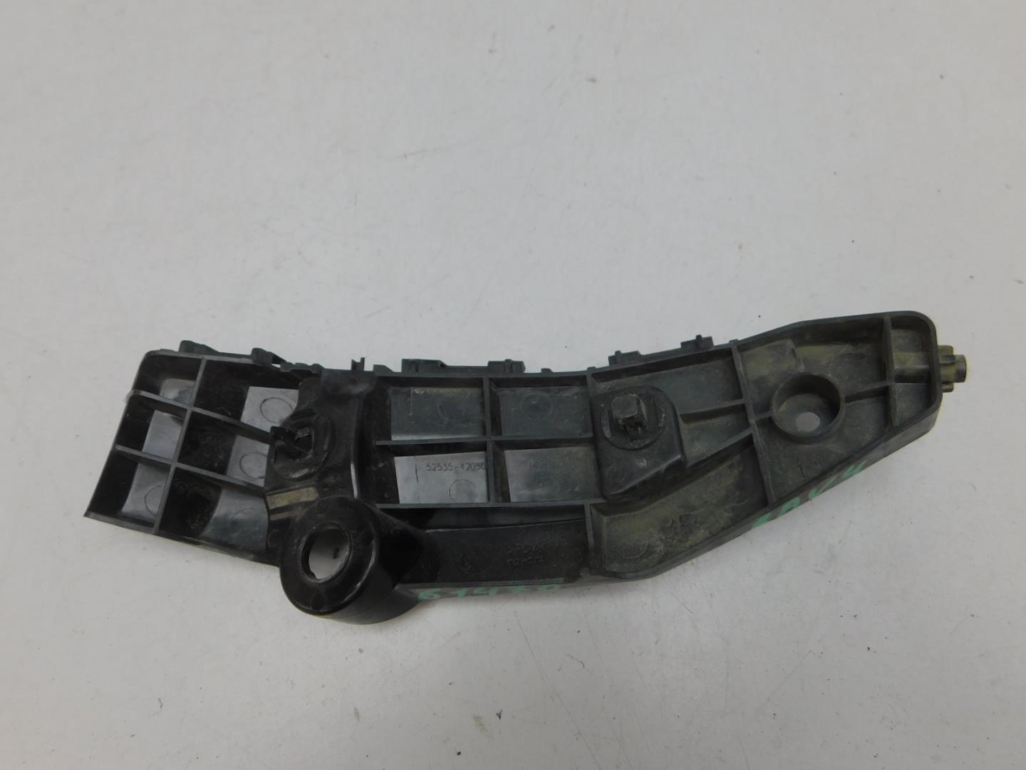 Направляющая переднего бампера