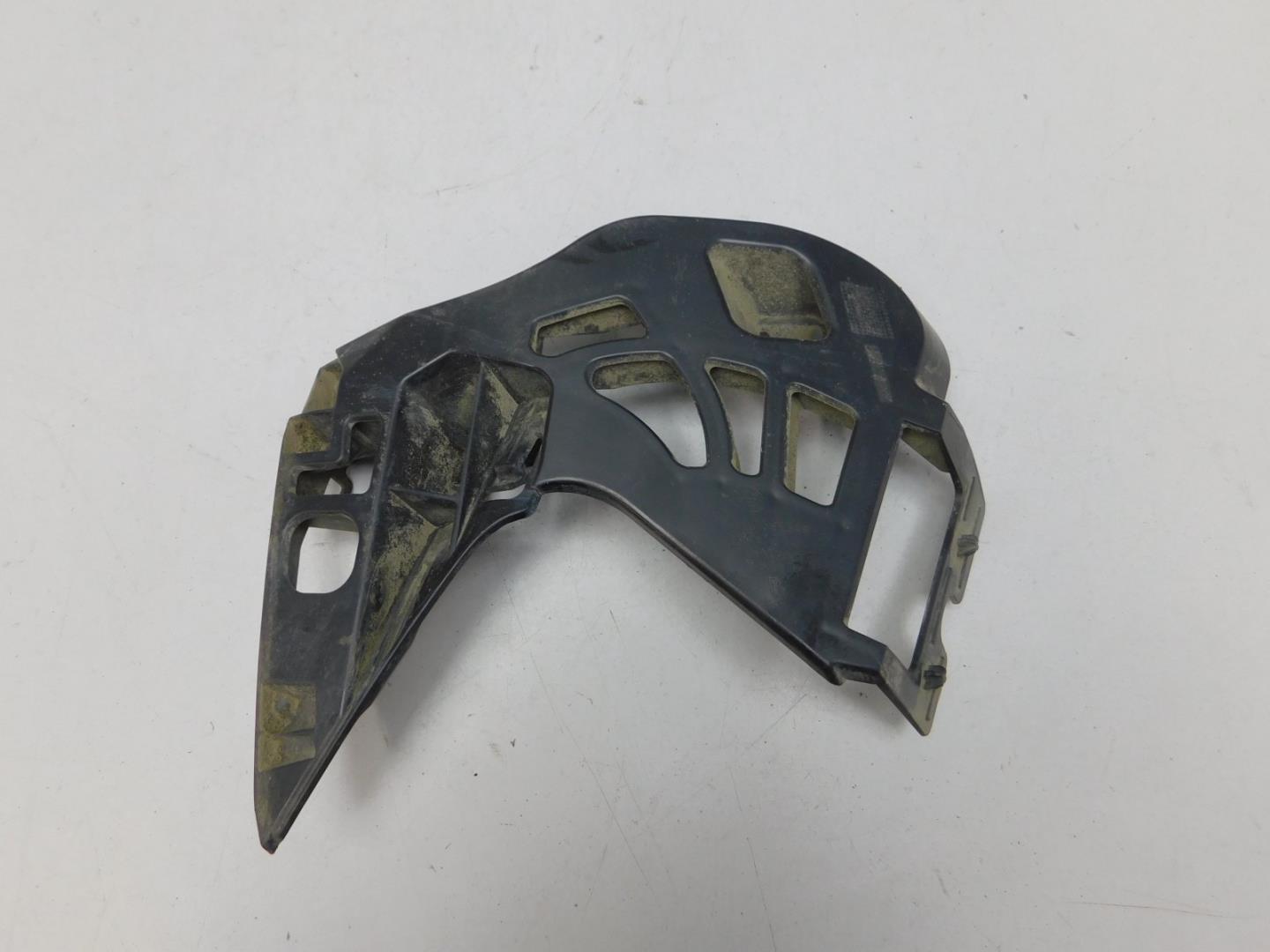 Кронштейн переднего бампера