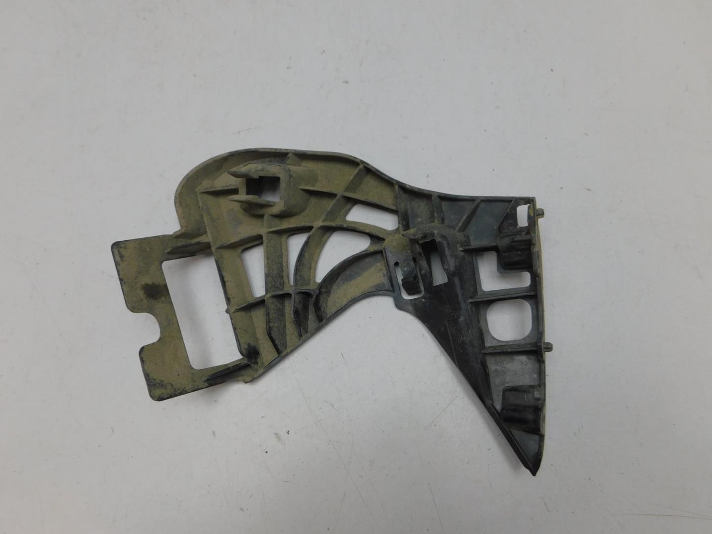 Кронштейн переднего бампера