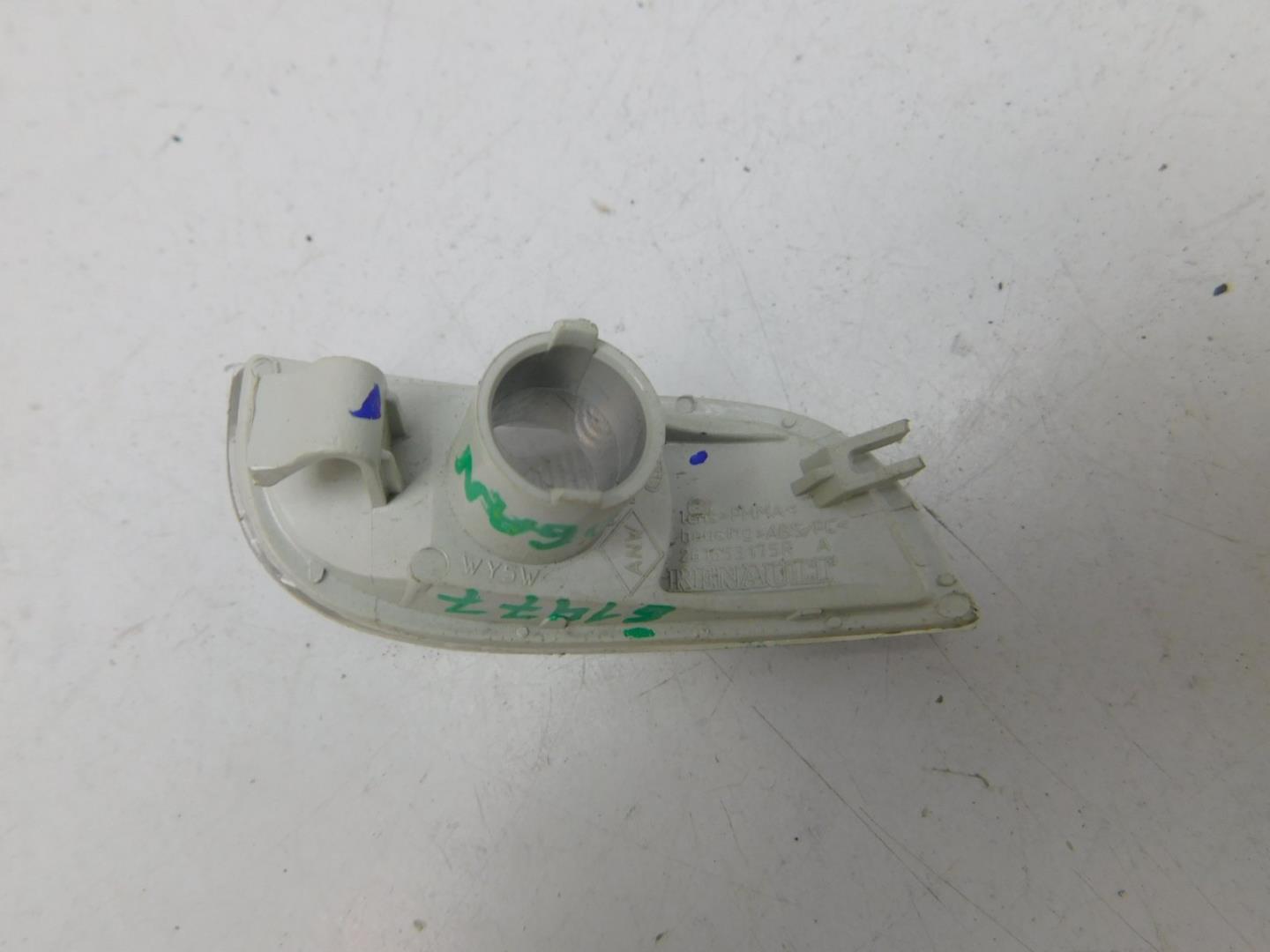 Повторитель поворота белый