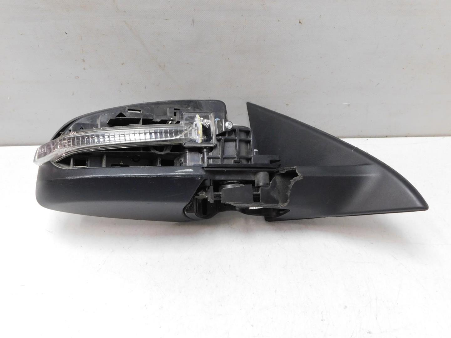 Зеркало правое электрическое