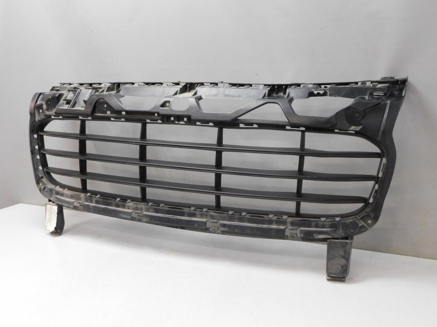 Решетка в бампер центральная