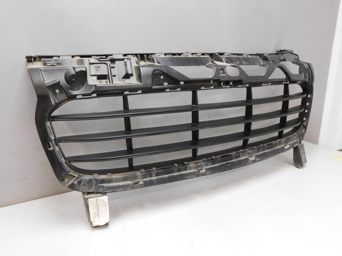 Решетка в бампер центральная
