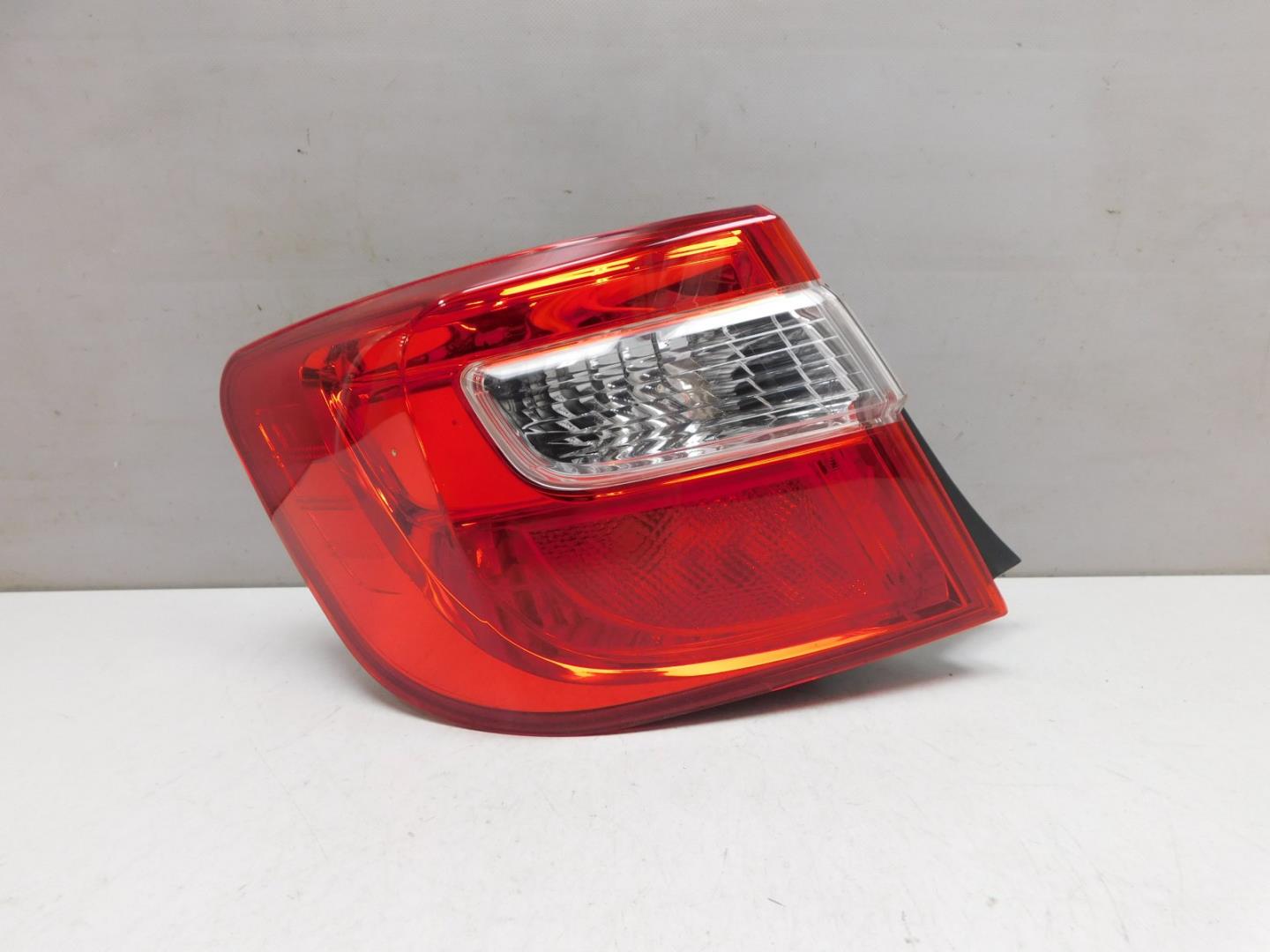 Фонарь задний наружный левый