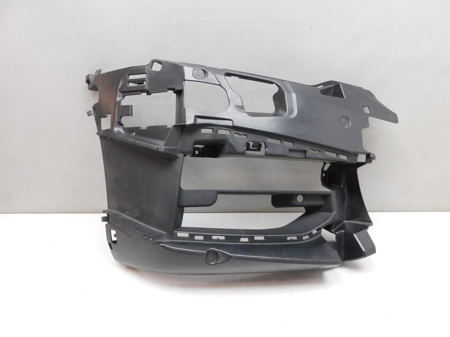 Кронштейн переднего бампера