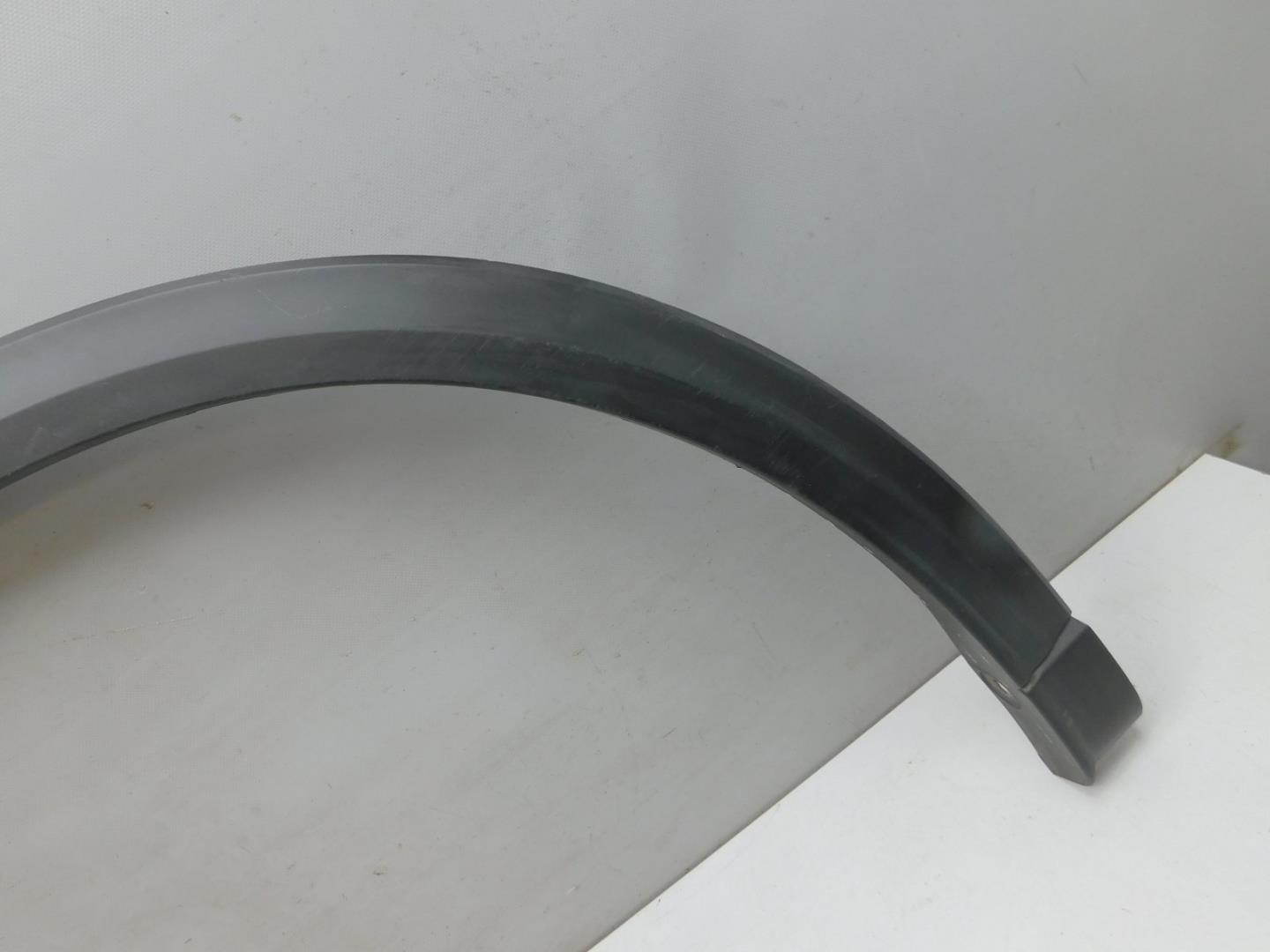 Накладка переднего крыла правого