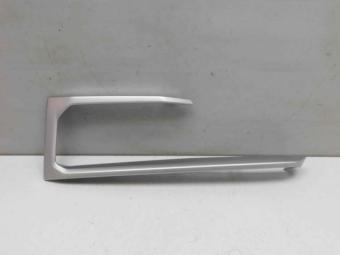 Накладка переднего бампера