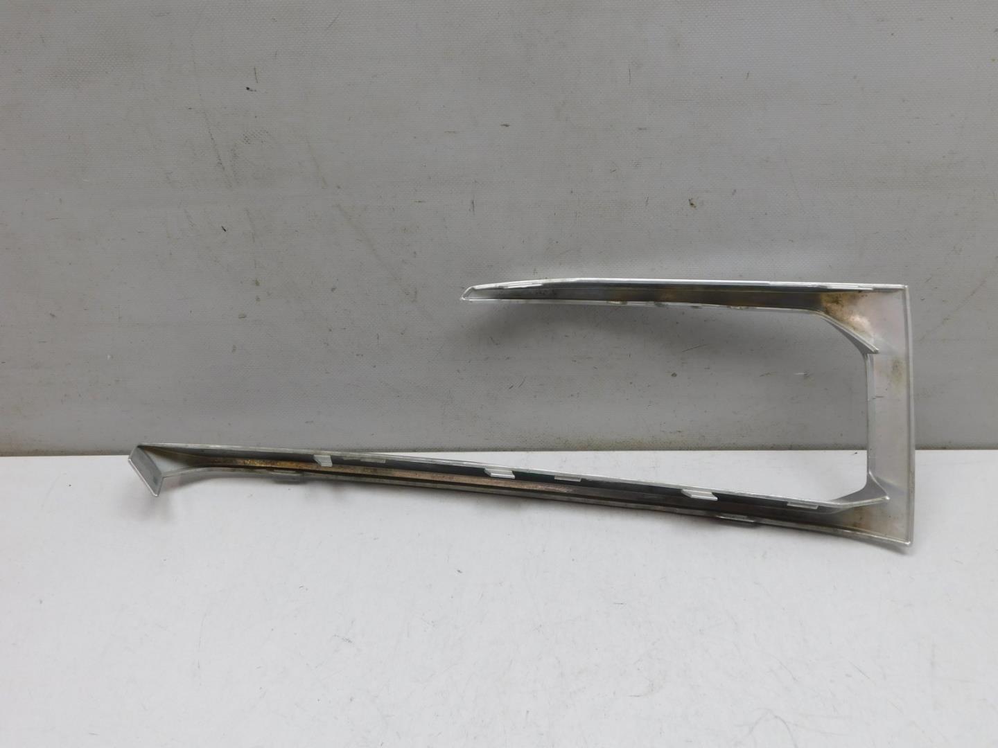 Накладка переднего бампера