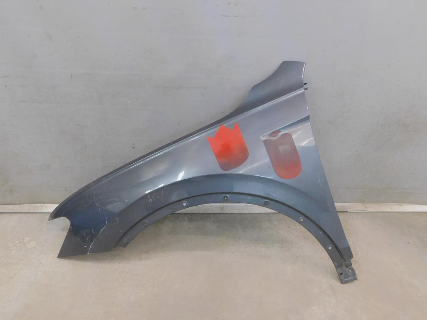 Крыло переднее левое