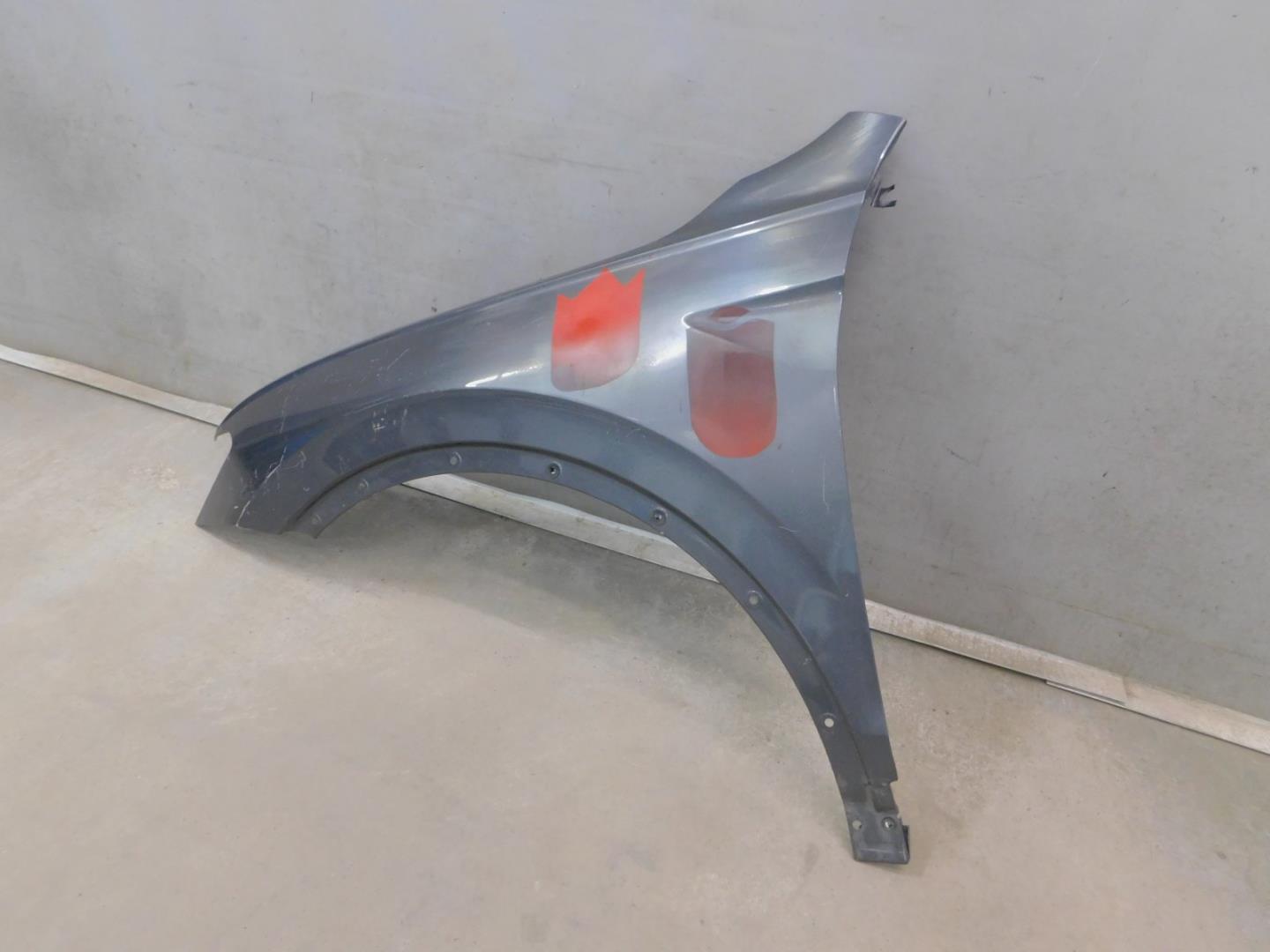 Крыло переднее левое