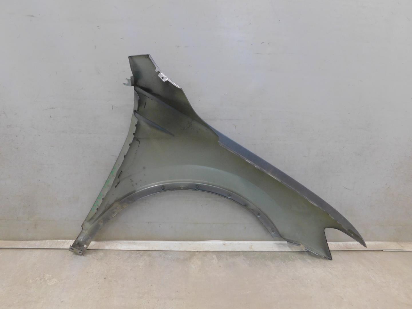 Крыло переднее левое