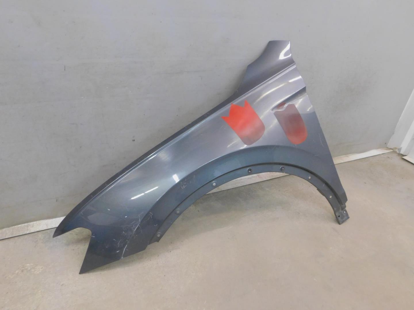 Крыло переднее левое