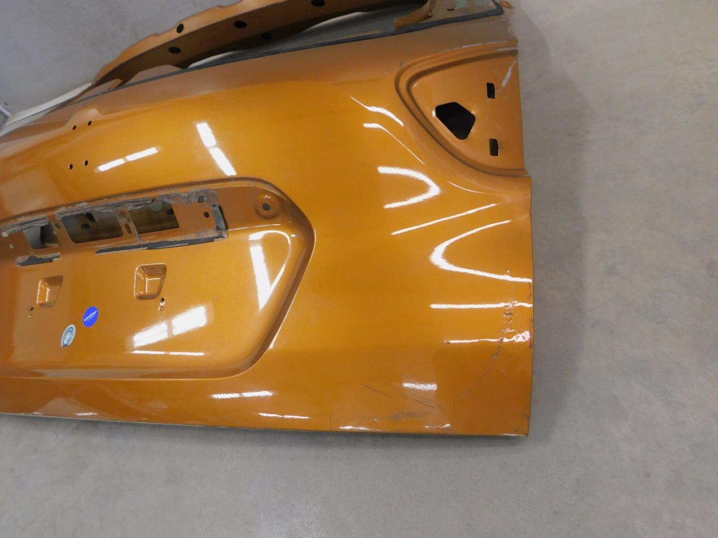 Дверь багажника