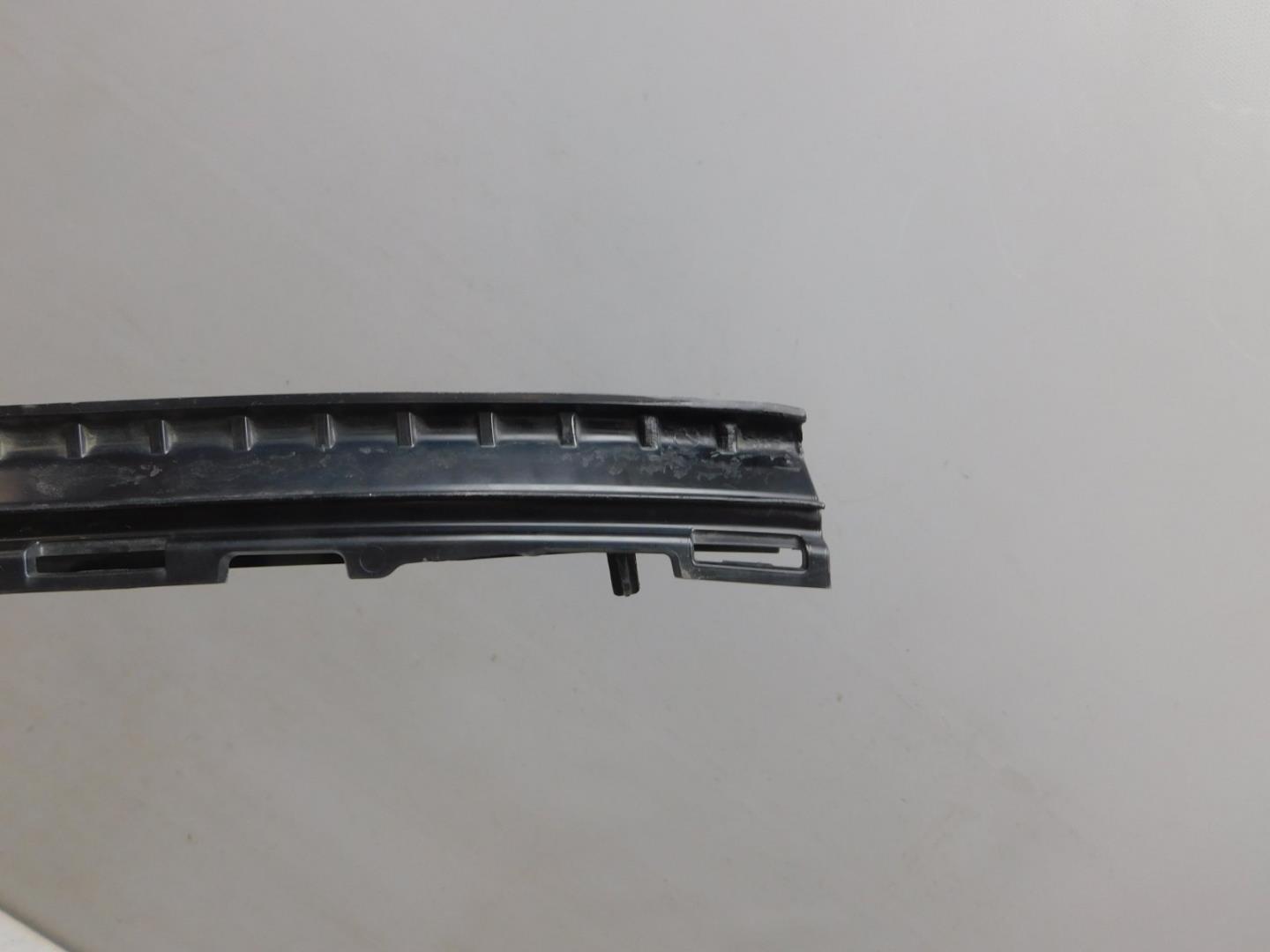 Усилитель переднего бампера