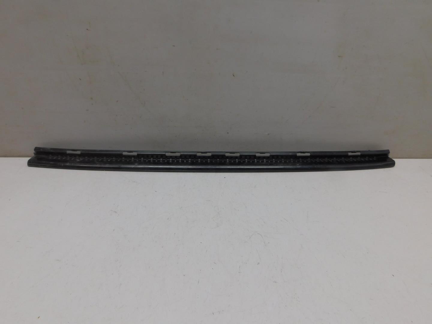 Усилитель переднего бампера