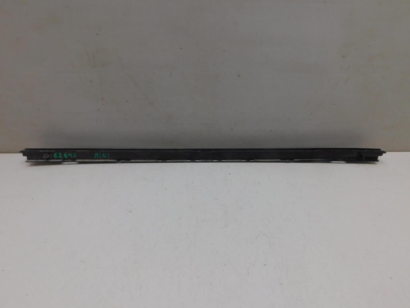 Усилитель переднего бампера