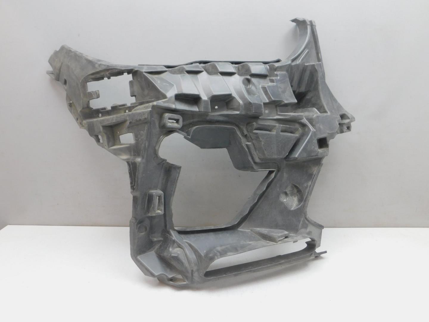 Кронштейн переднего бампера