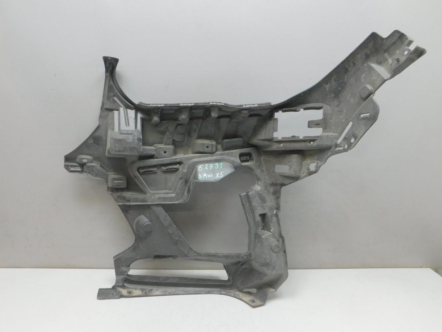 Кронштейн переднего бампера