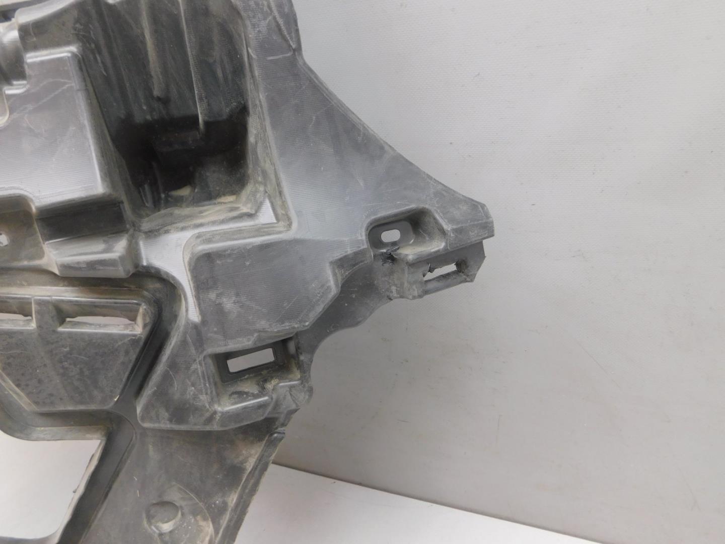 Кронштейн переднего бампера