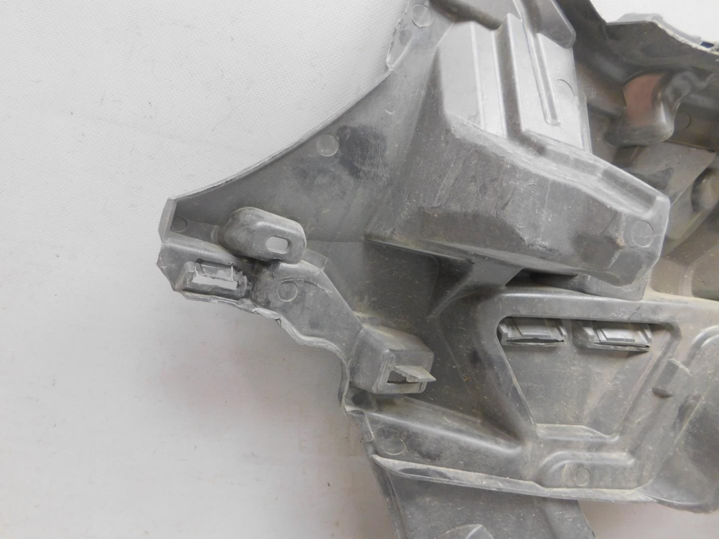 Кронштейн переднего бампера