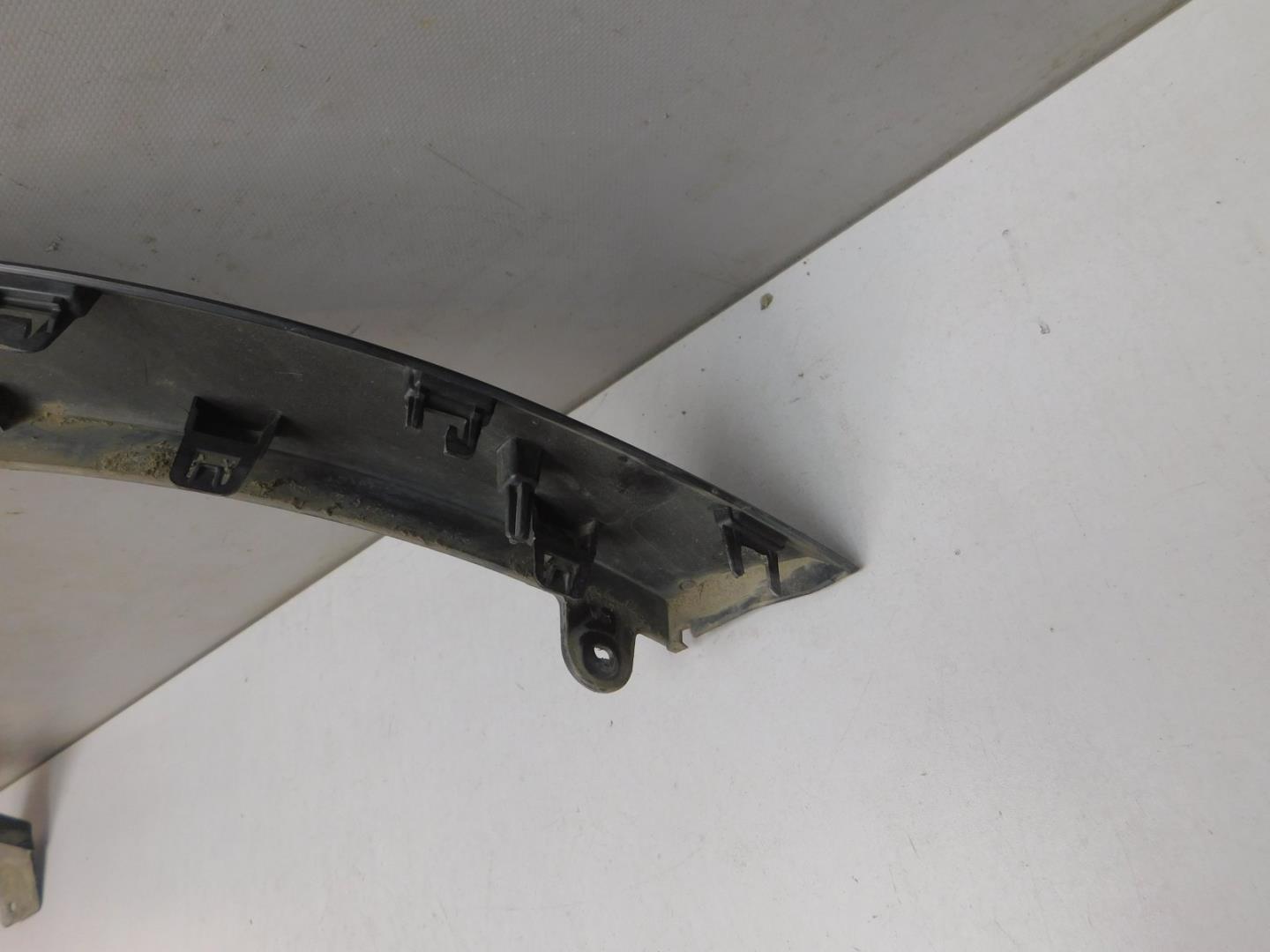 Накладка переднего крыла левого