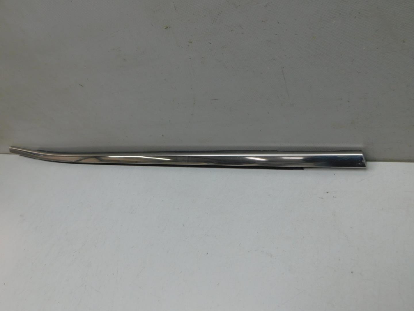 Накладка стекла заднего правого