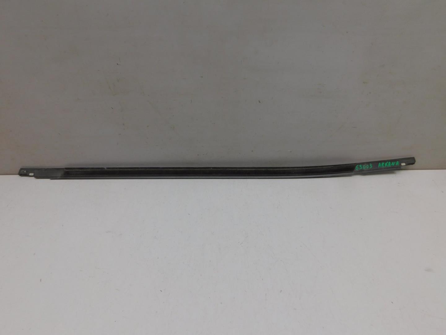 Накладка стекла заднего правого