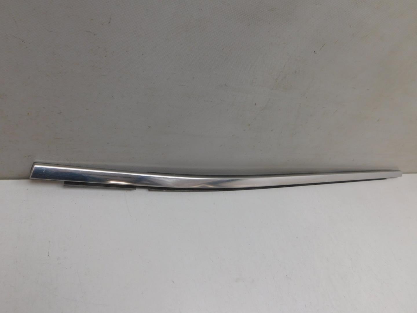 Накладка стекла заднего правого