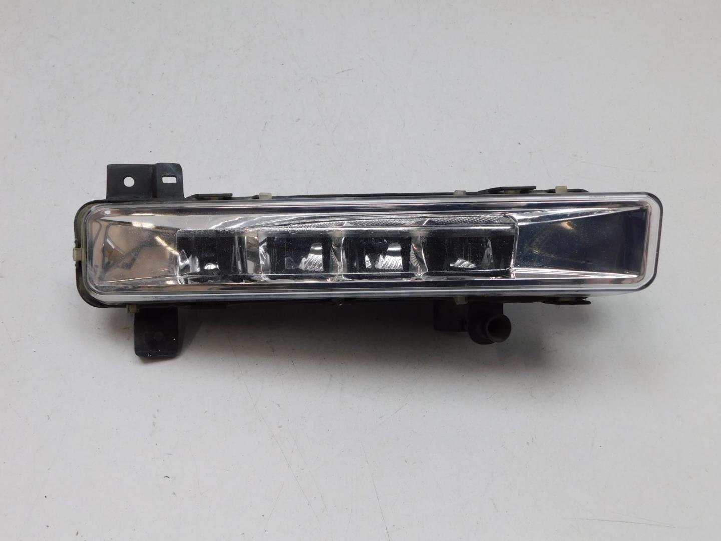 Фара противотуманная правая