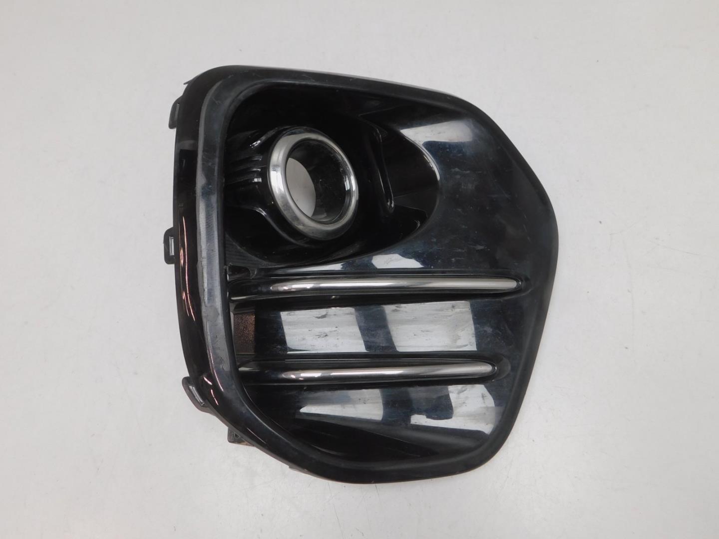 Решетка в бампер правая