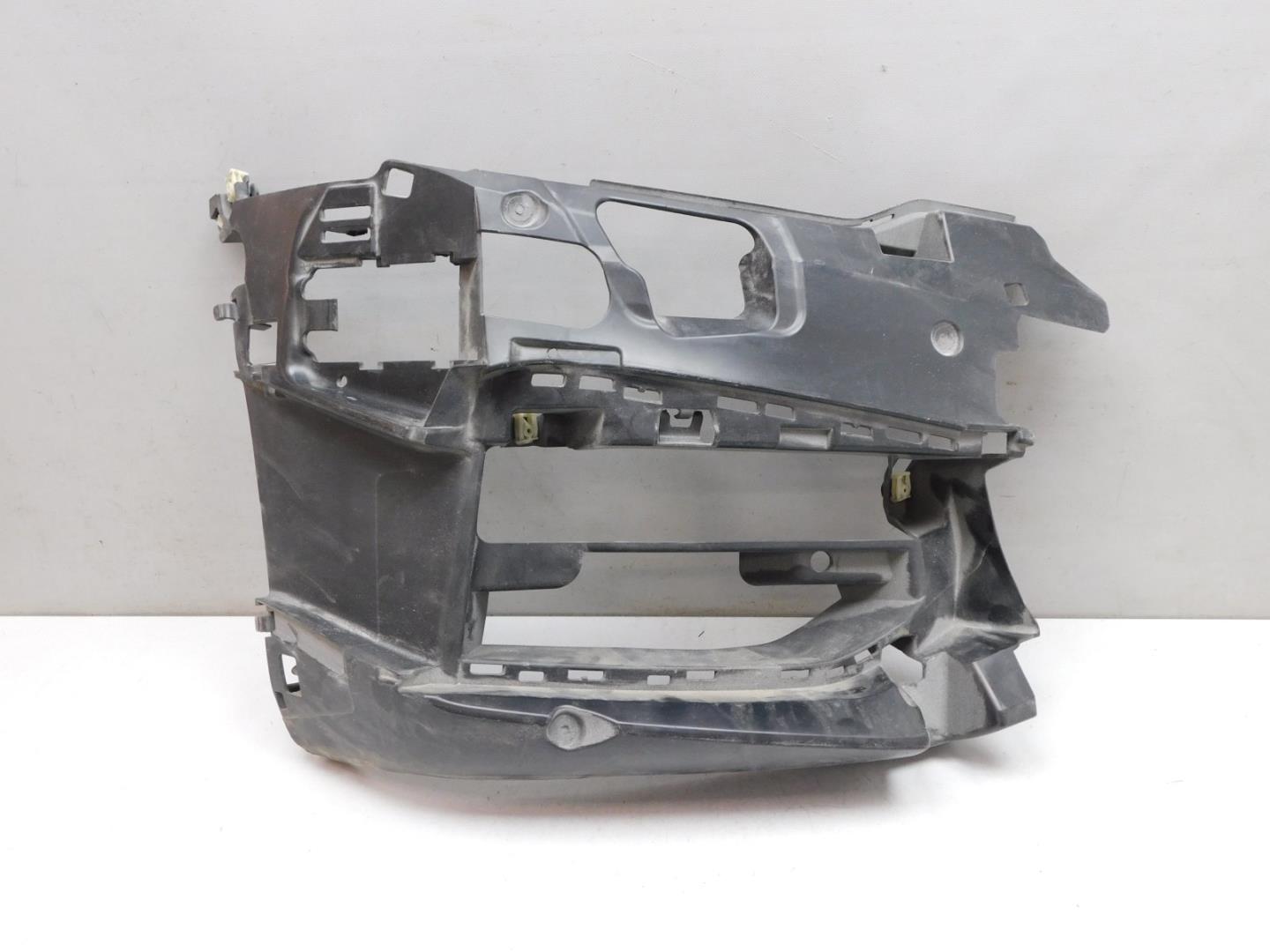 Кронштейн переднего бампера