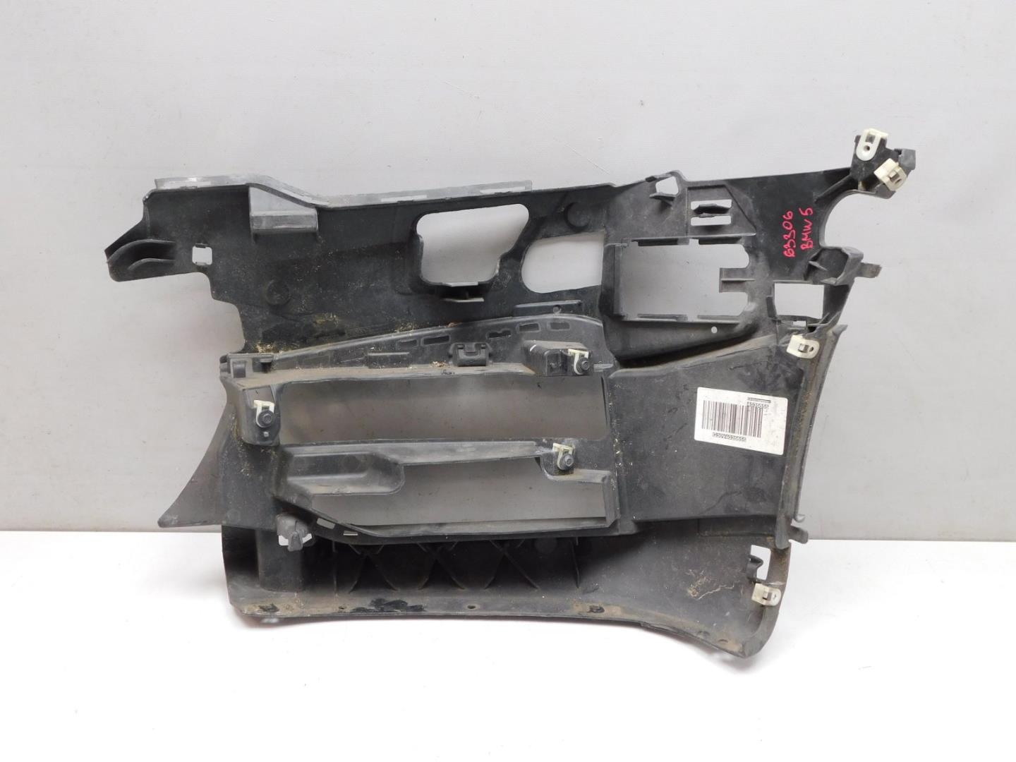 Кронштейн переднего бампера