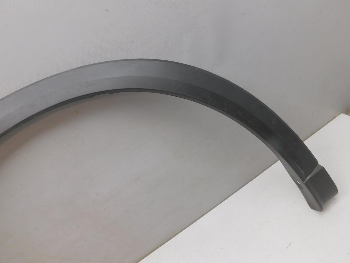 Накладка переднего крыла правого