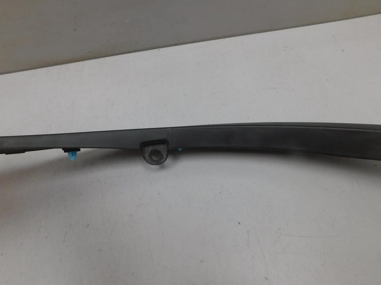 Накладка переднего крыла правого