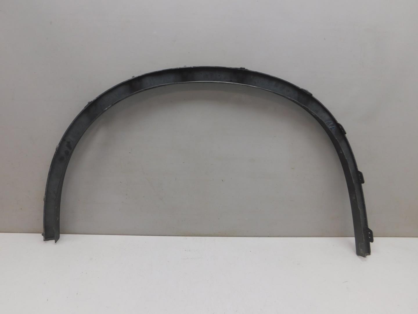 Накладка переднего крыла правого