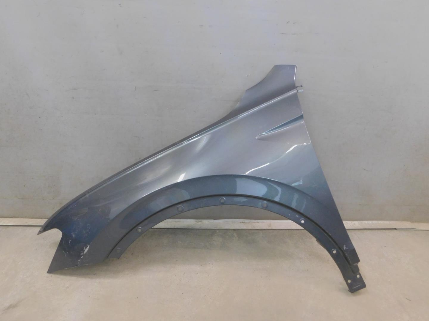 Крыло переднее левое