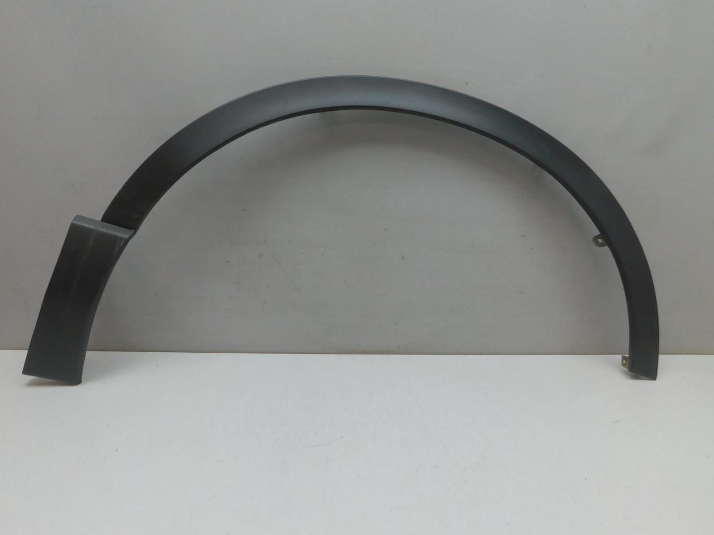 Накладка переднего крыла правого