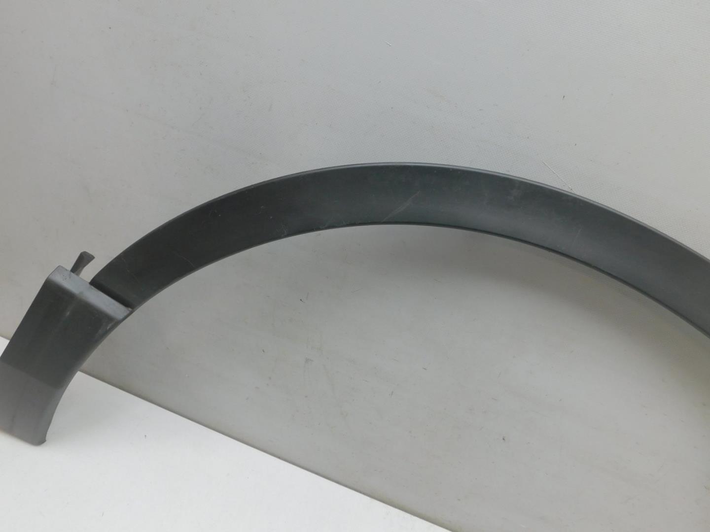 Накладка переднего крыла правого