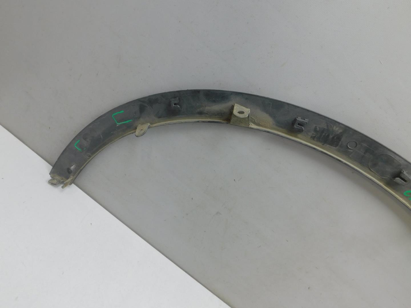 Накладка переднего крыла правого