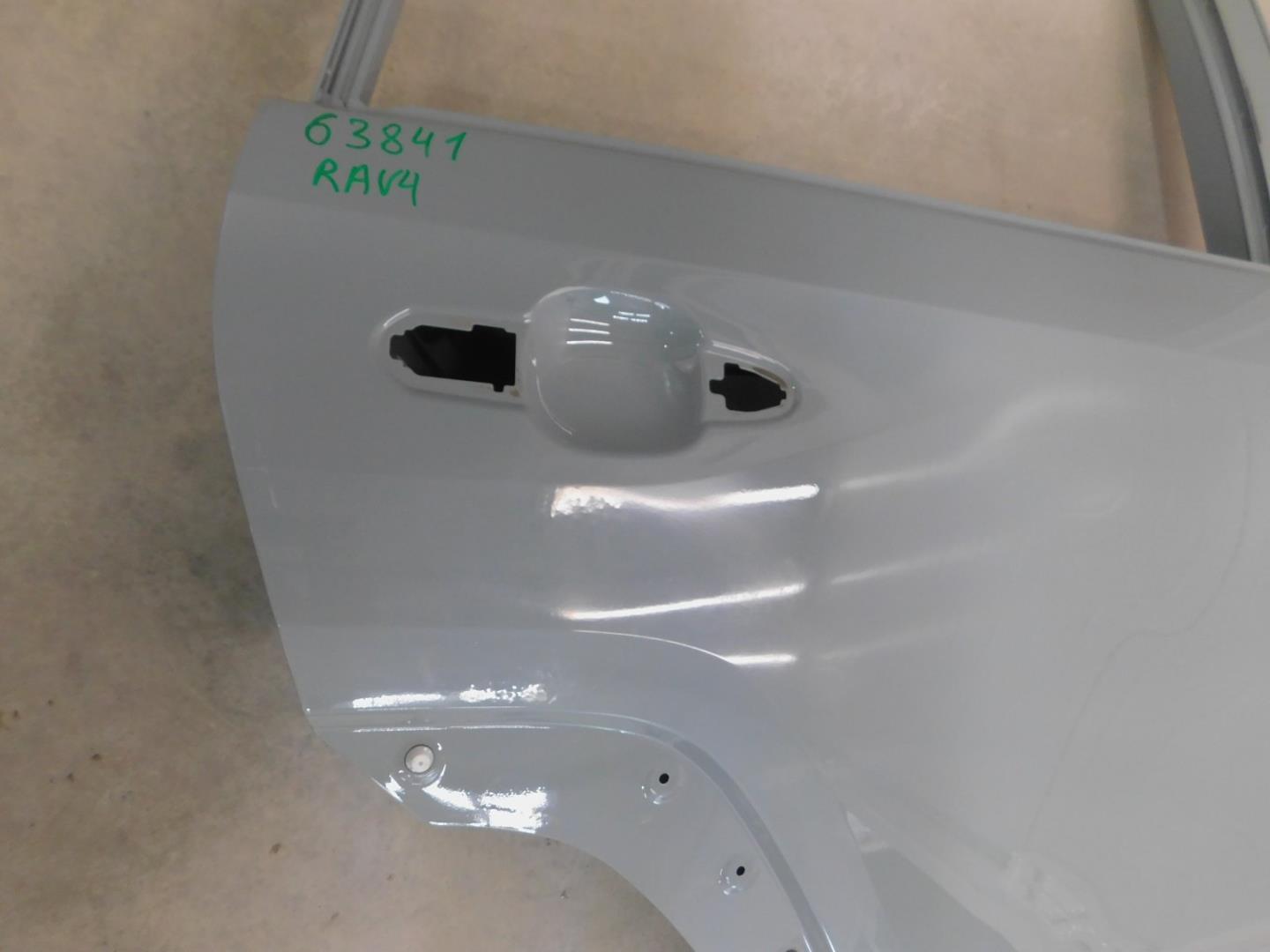 Дверь задняя правая