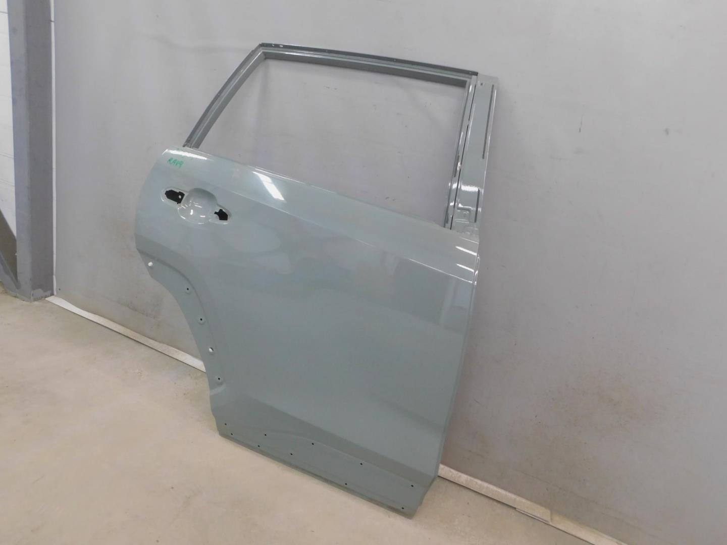 Дверь задняя правая
