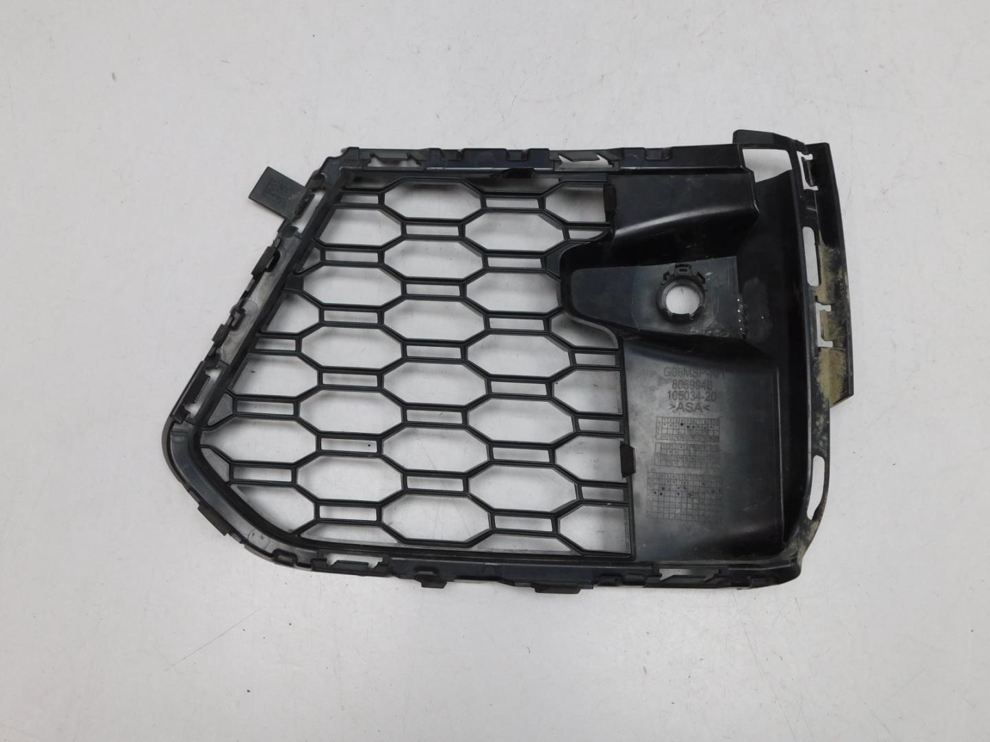 Решетка в бампер правая