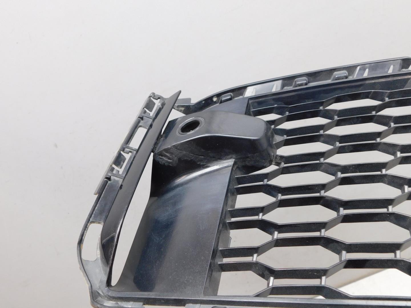 Решетка в бампер правая