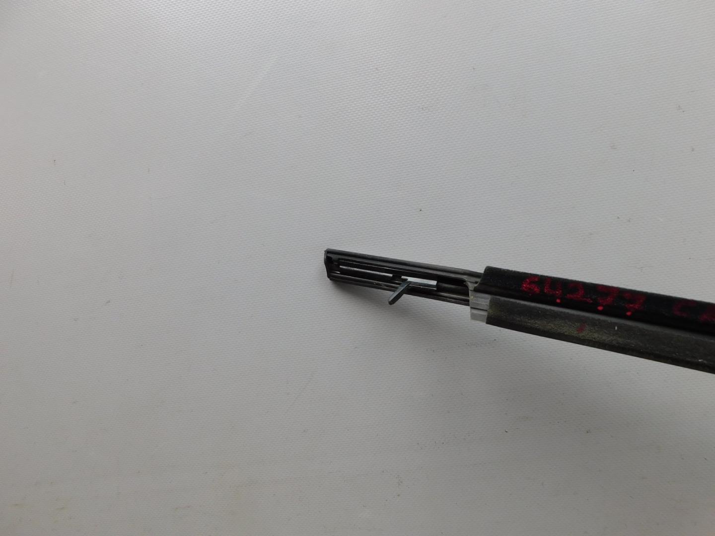 Накладка стекла переднего левого