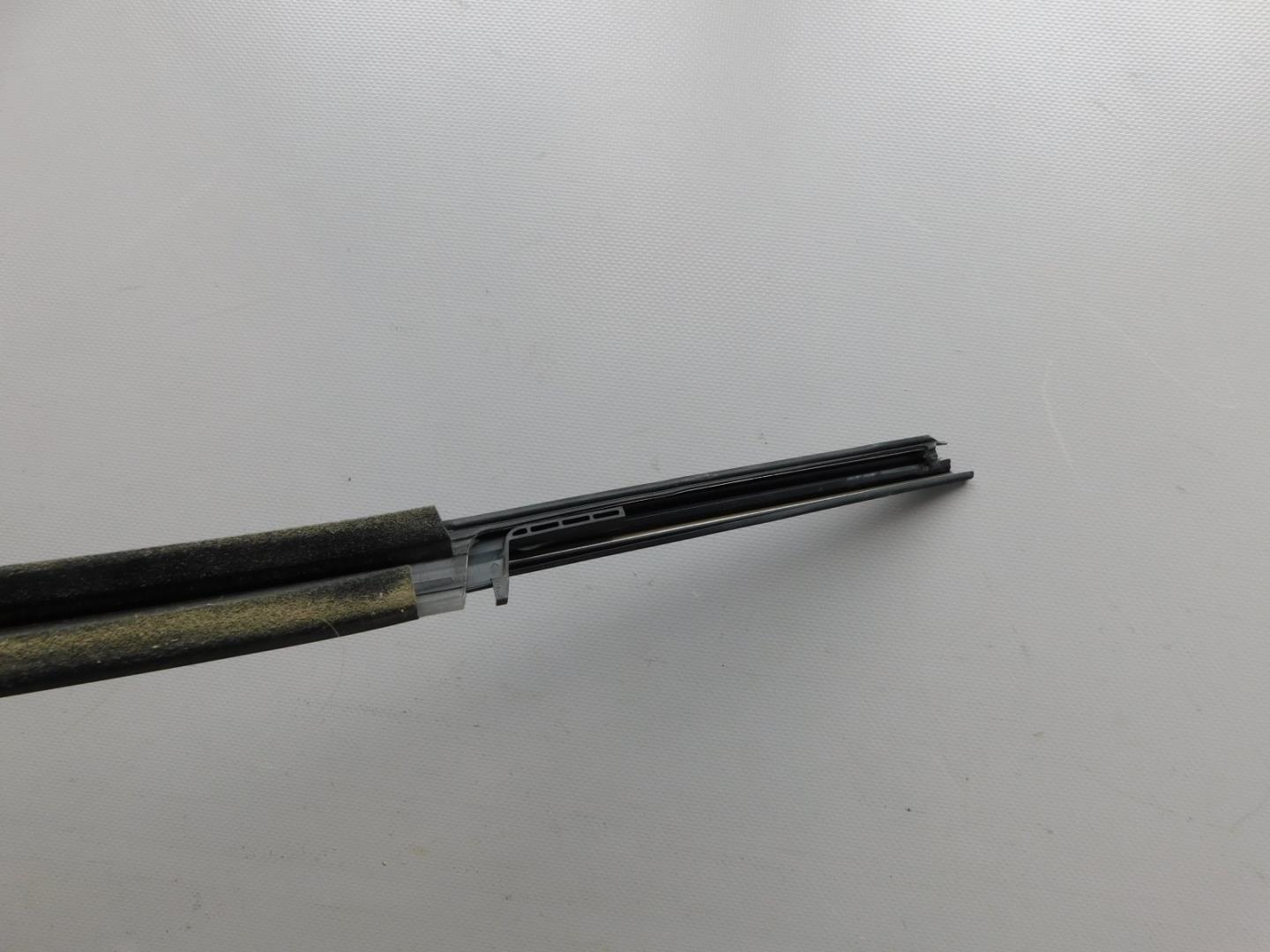 Накладка стекла переднего левого