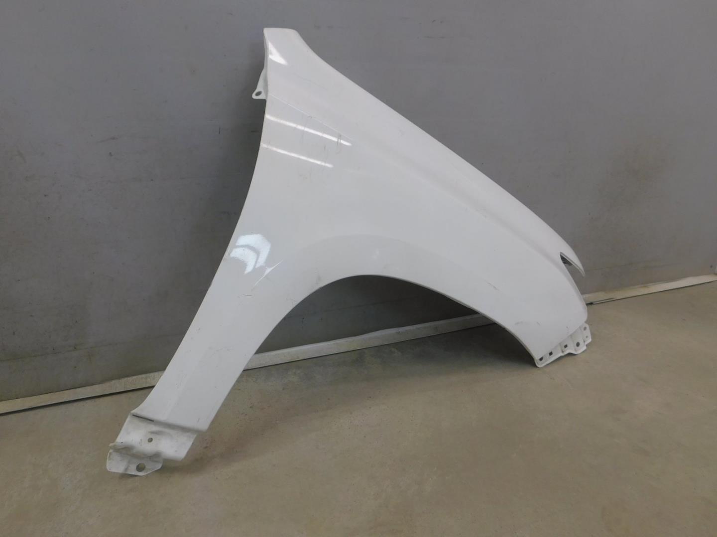 Крыло переднее правое