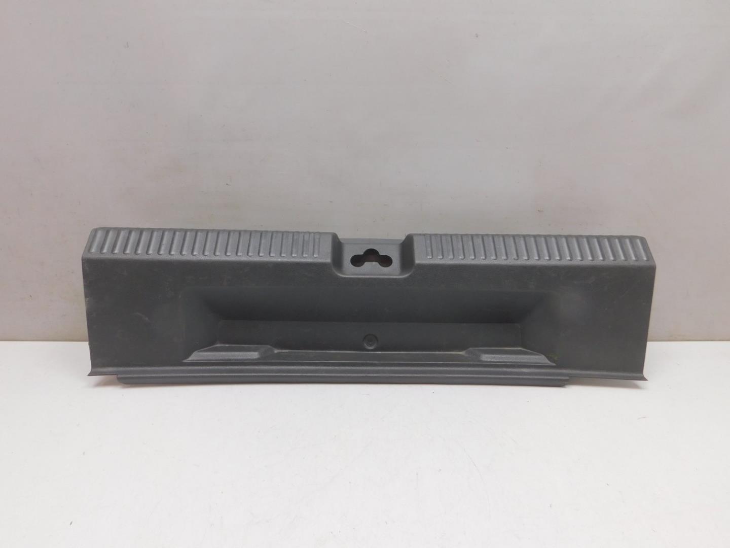 Обшивка багажника