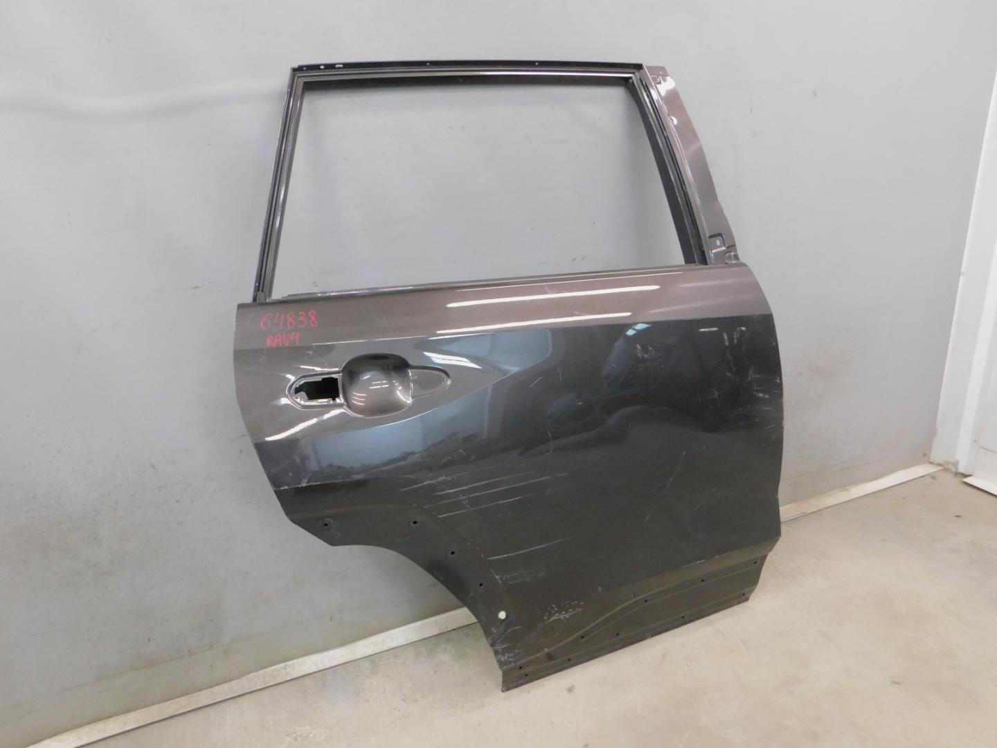 Дверь задняя правая