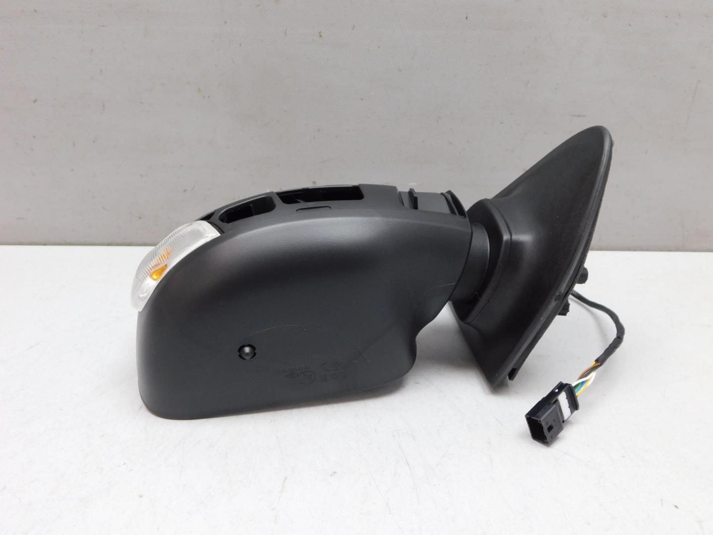 Зеркало правое электрическое