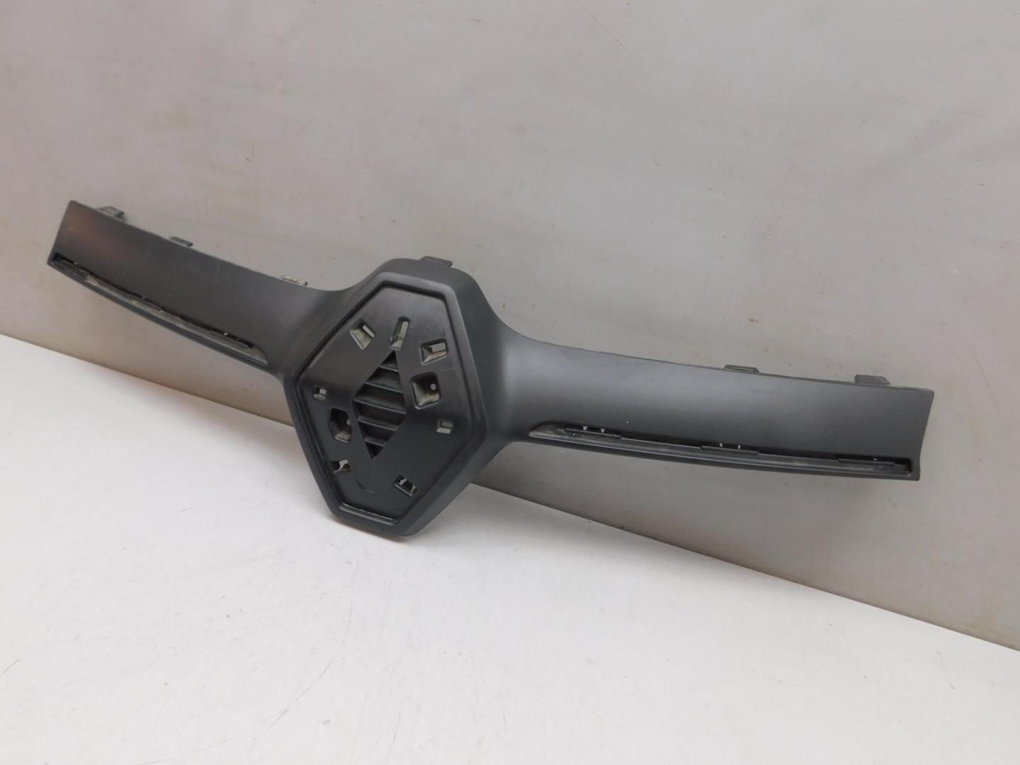 Накладка на решетку радиатора